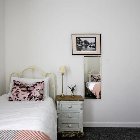 Chester Stays - Lovely 2 Bedroom House In The Heart Of Chester Bagian luar foto