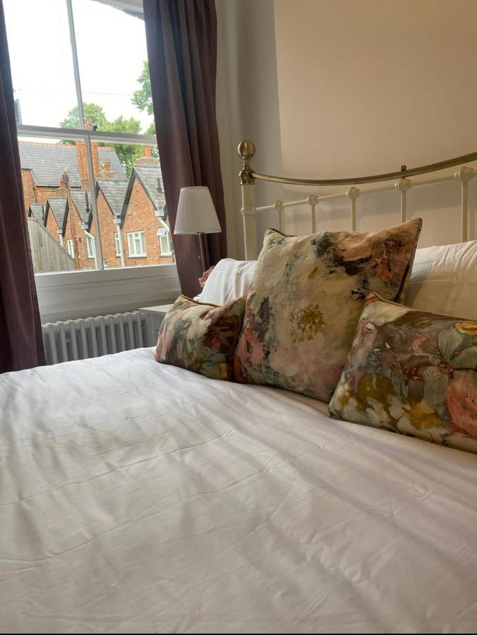 Chester Stays - Lovely 2 Bedroom House In The Heart Of Chester Bagian luar foto