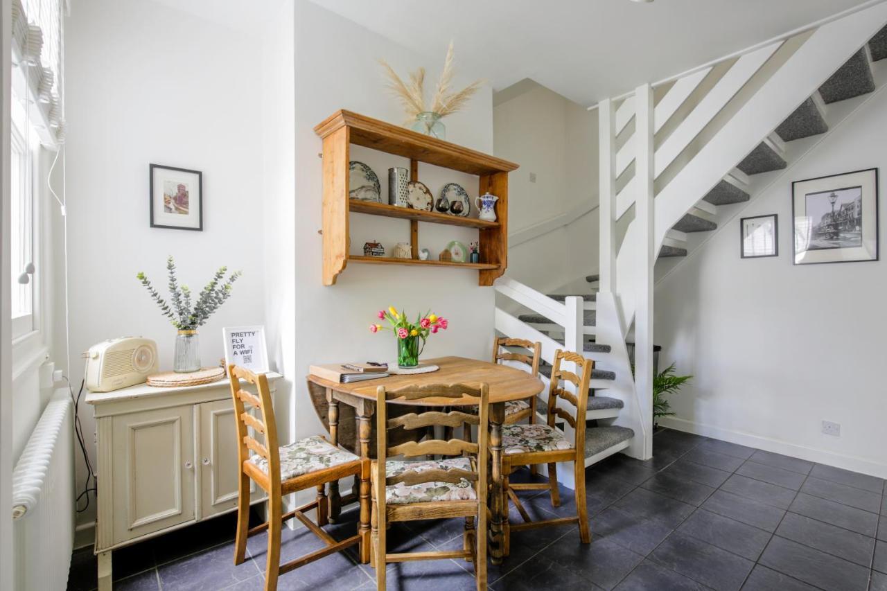 Chester Stays - Lovely 2 Bedroom House In The Heart Of Chester Bagian luar foto