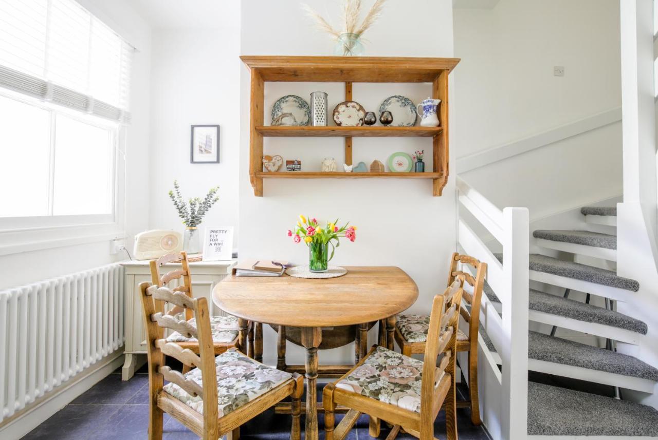 Chester Stays - Lovely 2 Bedroom House In The Heart Of Chester Bagian luar foto