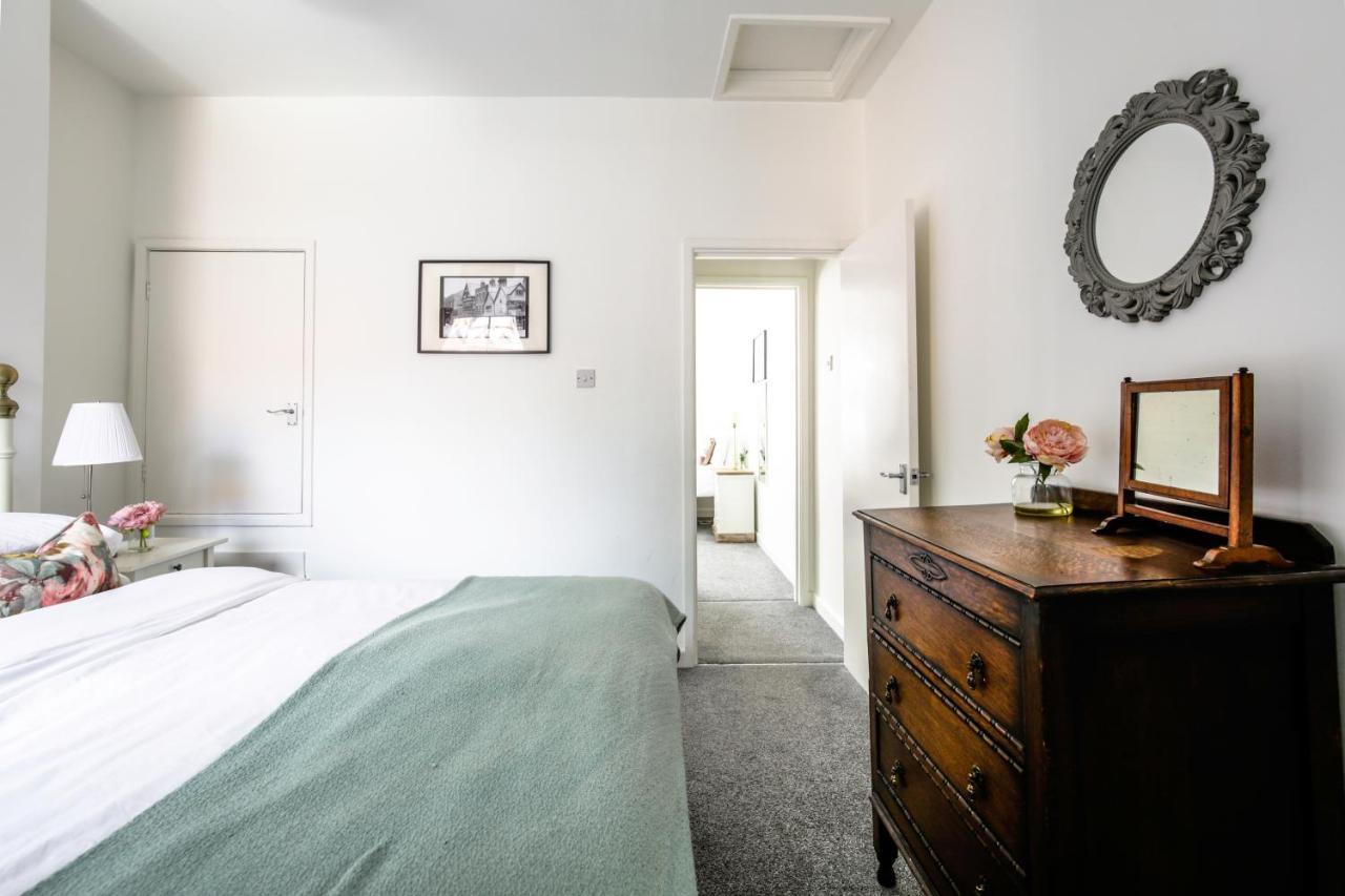 Chester Stays - Lovely 2 Bedroom House In The Heart Of Chester Bagian luar foto