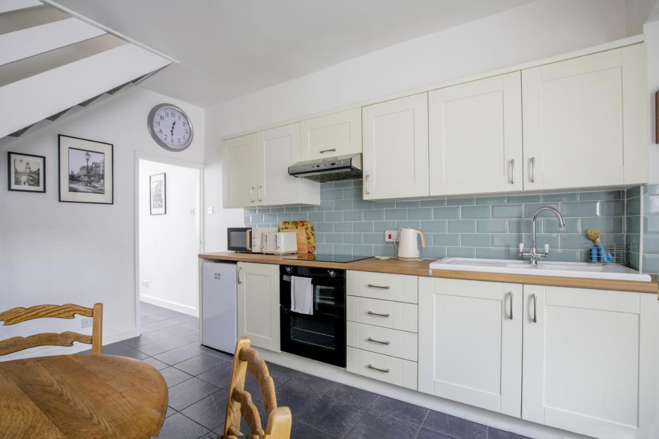 Chester Stays - Lovely 2 Bedroom House In The Heart Of Chester Bagian luar foto
