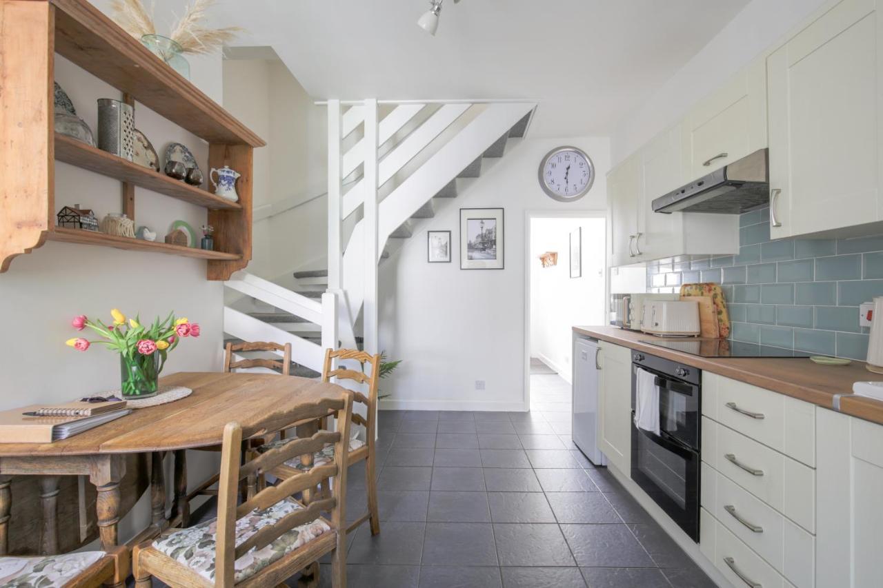 Chester Stays - Lovely 2 Bedroom House In The Heart Of Chester Bagian luar foto