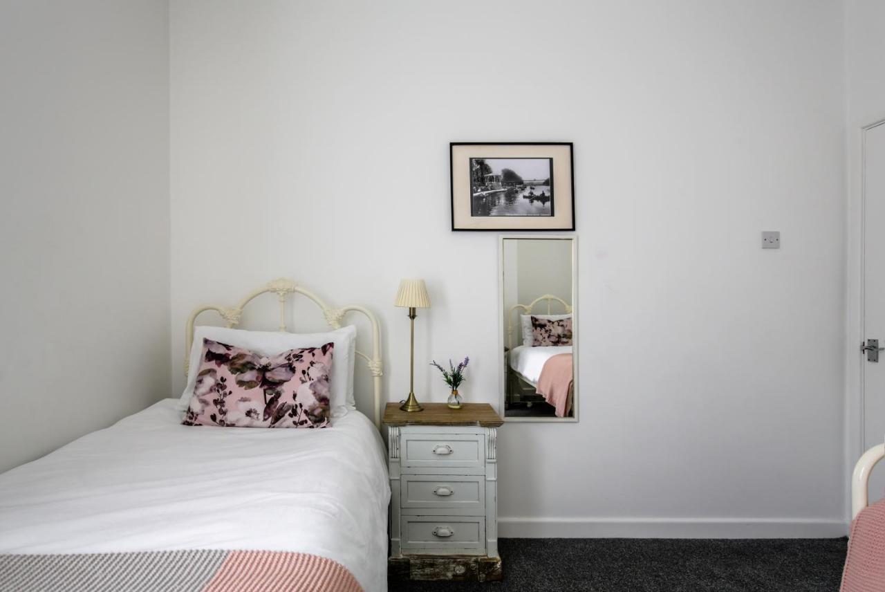 Chester Stays - Lovely 2 Bedroom House In The Heart Of Chester Bagian luar foto