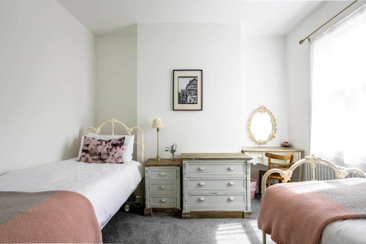 Chester Stays - Lovely 2 Bedroom House In The Heart Of Chester Bagian luar foto