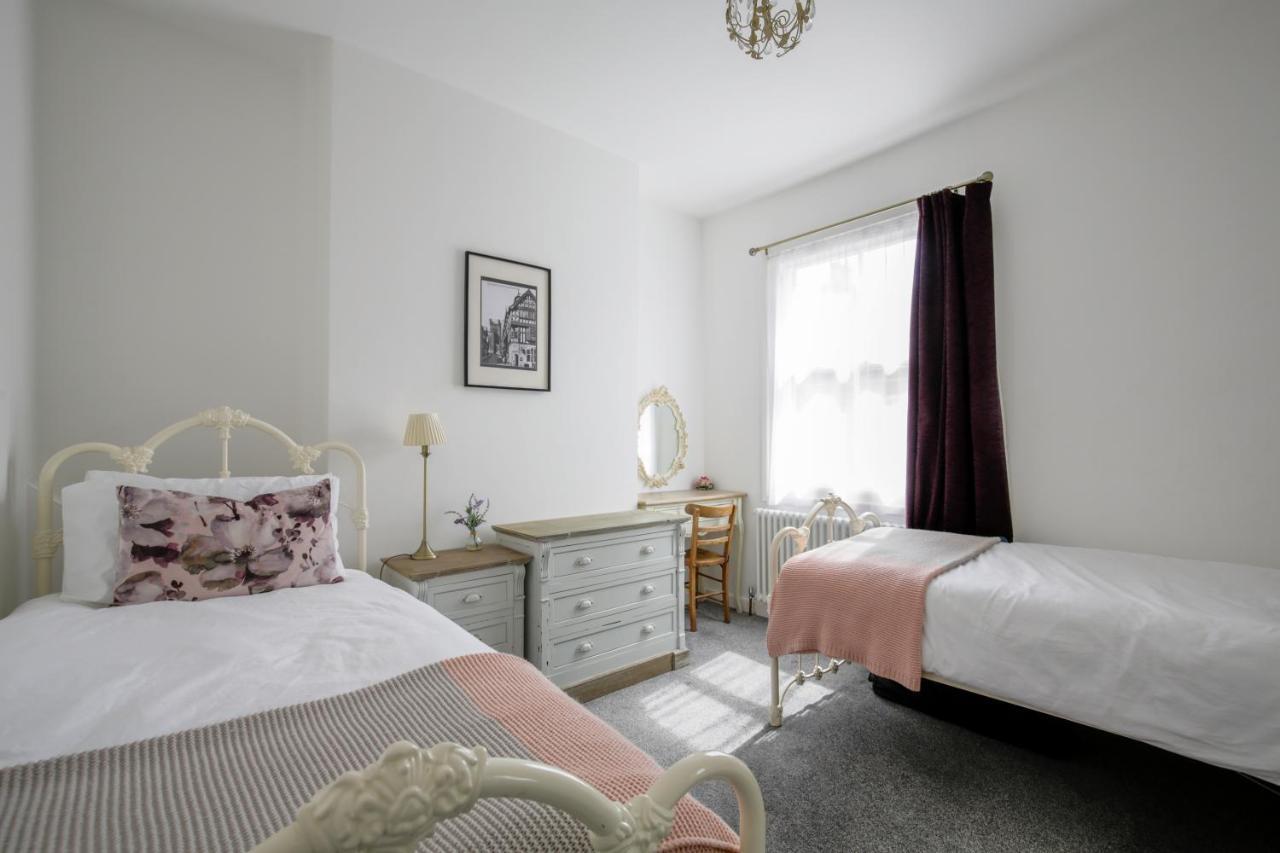 Chester Stays - Lovely 2 Bedroom House In The Heart Of Chester Bagian luar foto