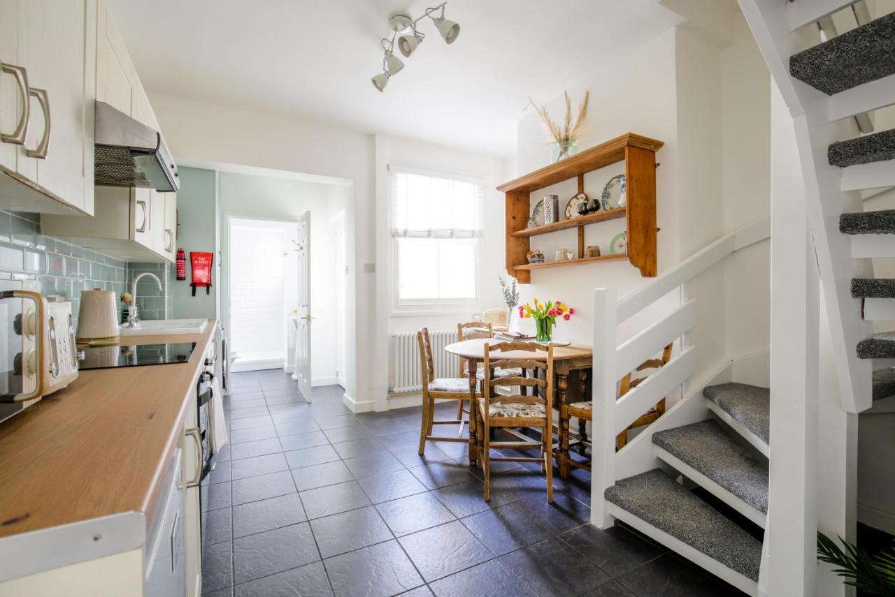 Chester Stays - Lovely 2 Bedroom House In The Heart Of Chester Bagian luar foto