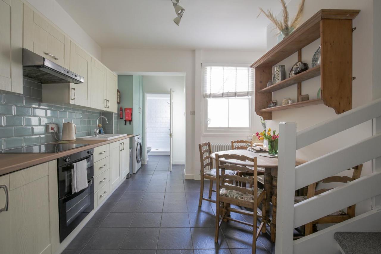 Chester Stays - Lovely 2 Bedroom House In The Heart Of Chester Bagian luar foto
